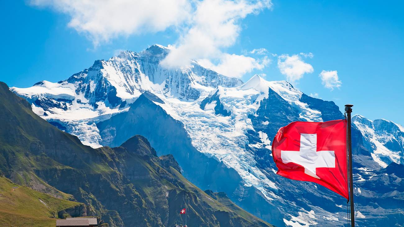 The web at the service of "Helvetisms"