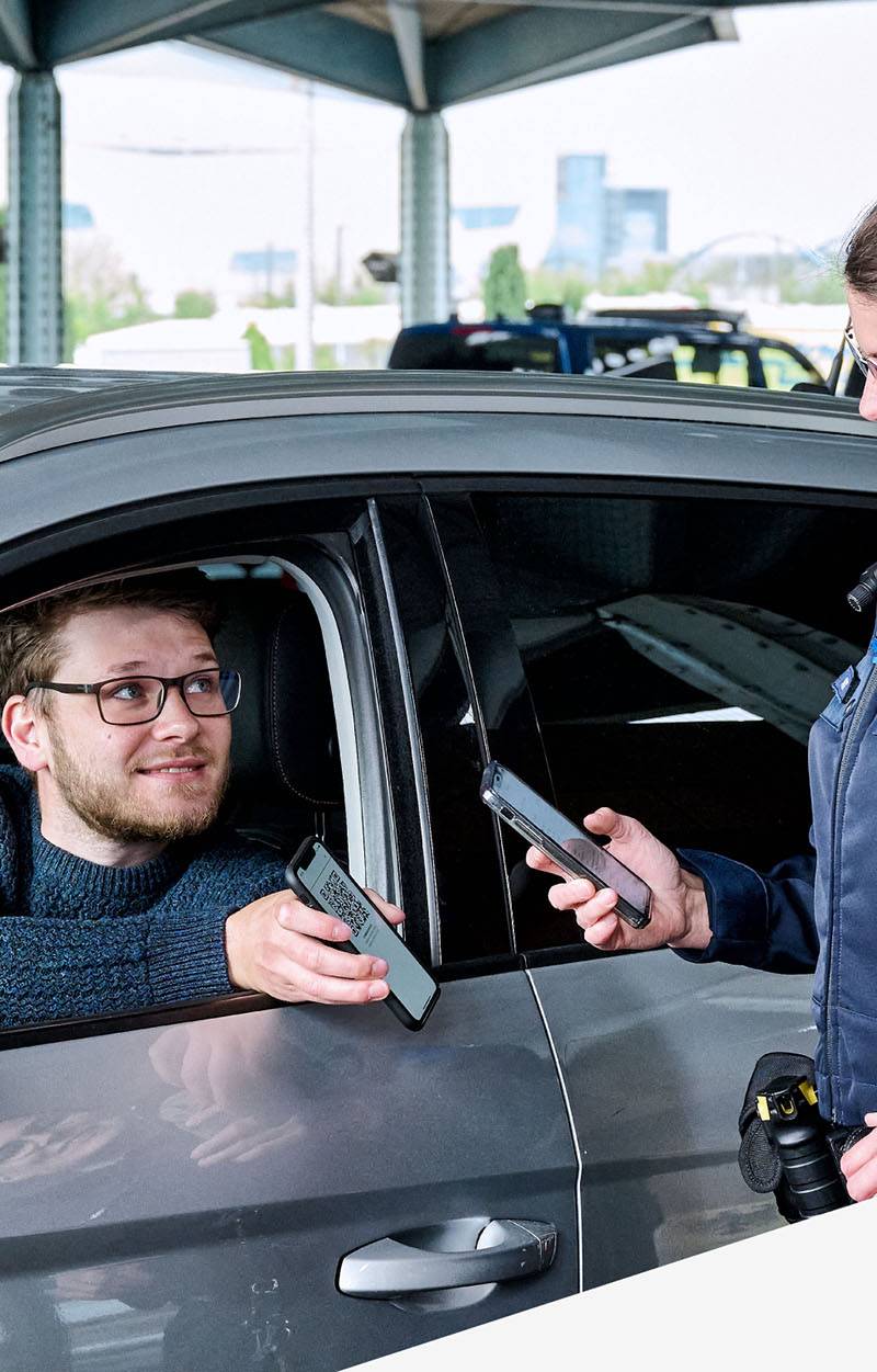 L’App QuickZoll semplifica le dichiarazioni doganali per i viaggiatori in Svizzera