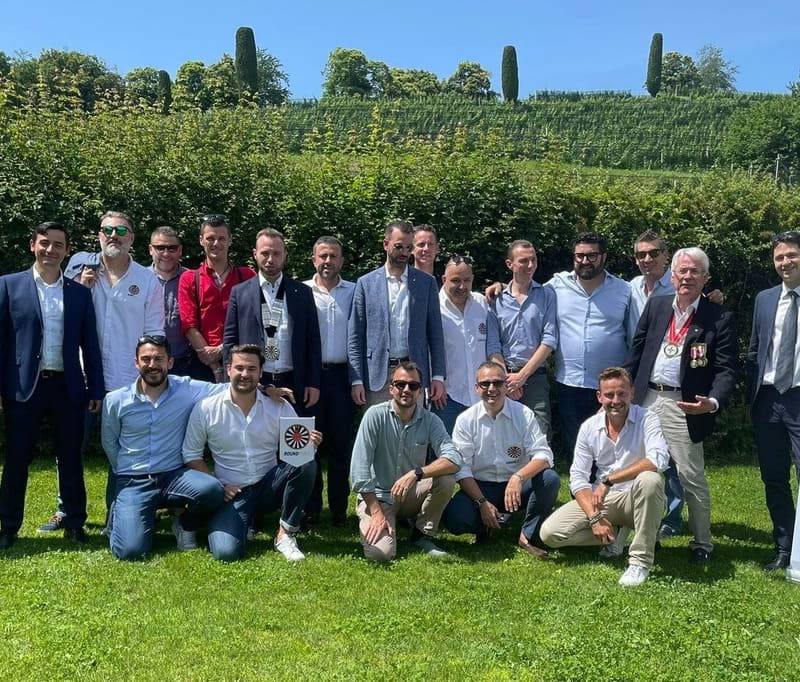 Oltre lo schermo: il valore dei club di servizio